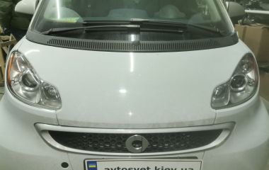 Вдихаємо нове життя у фари Smart: полірування та шліфування і бронювання.